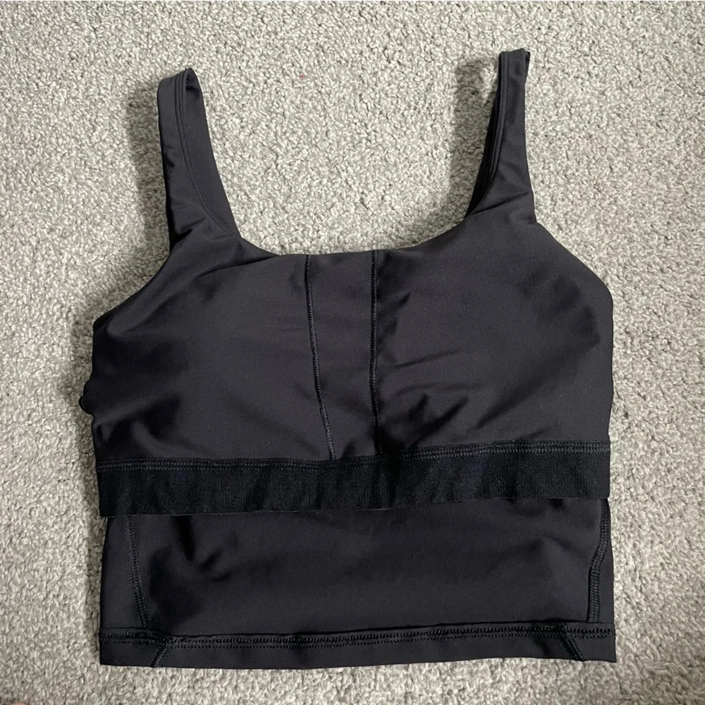 3/$45 Old Navy Scoop-neck Padded Activewear Tank - Picture 4 of 5